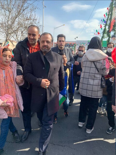 خاندوزی در راهپیمایی ۲۲ بهمن