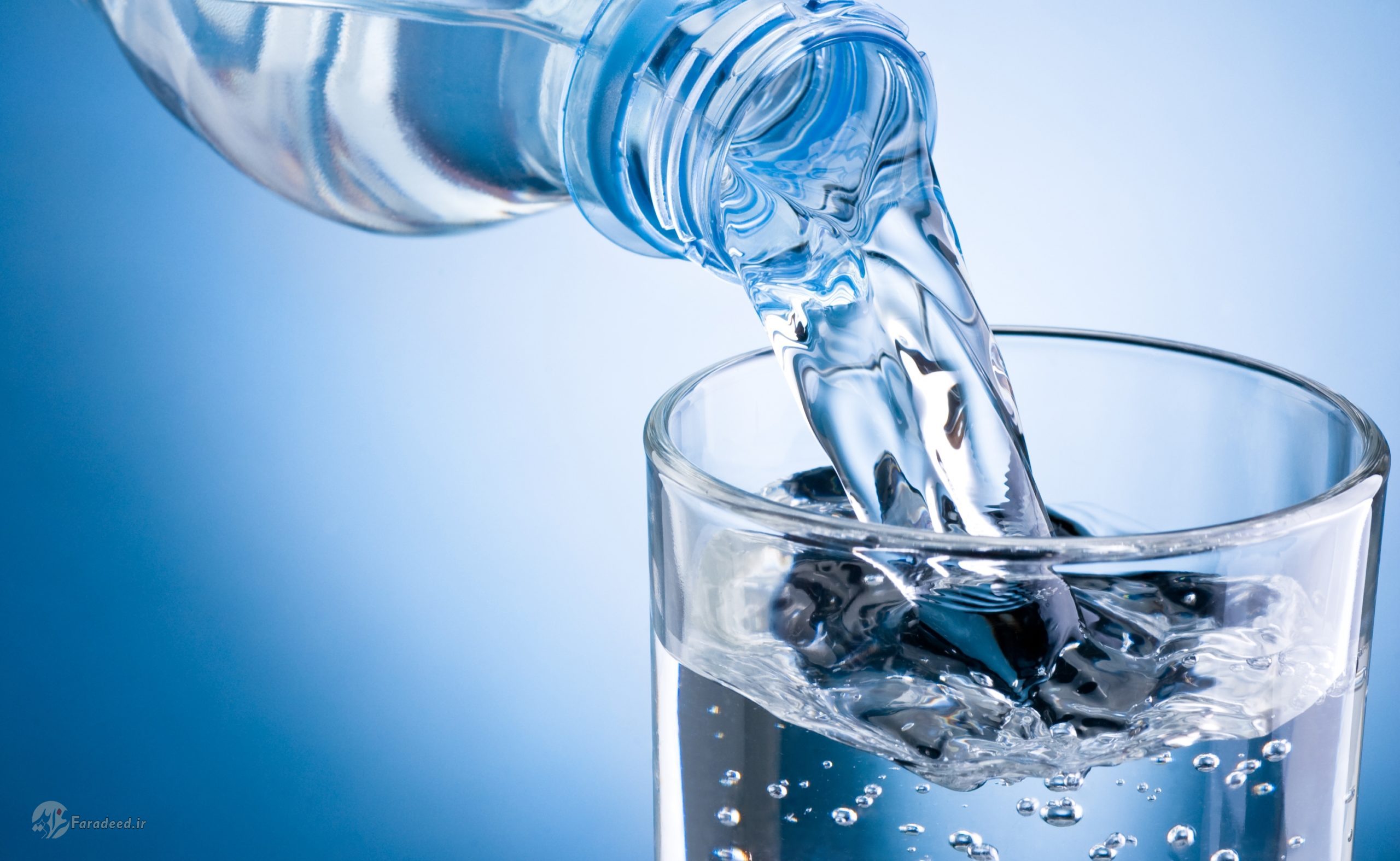 چرا در ساعت های کاری باید آب بیشتری بنوشیم؟