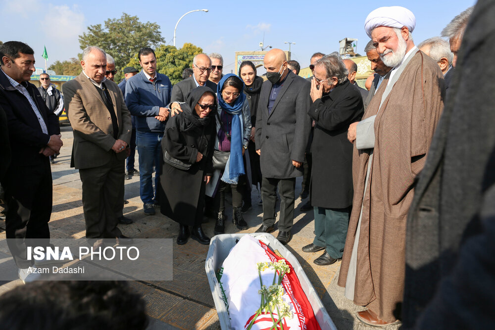 «ناصر تکمیل همایون» به خاک سپرده شد 2