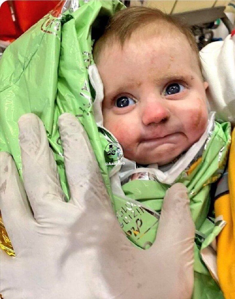 نجات یک نوزاد از زیر اوار زلزله ترکیه بعد از 128 ساعت