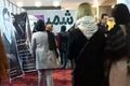 عکس / کشف حجاب دختران یزدی در یک نمایشگاه 