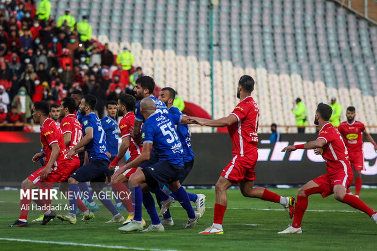 دربی با حضور تماشاگران برگزار می‌شود؟