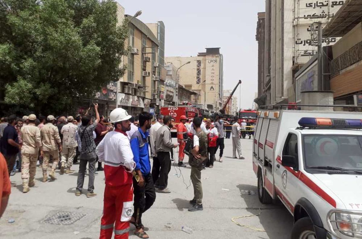 10 نفر در حادثه ریزش متروپل آبادان دستگیر شدند | شهردار آبادان و 2 شهردار دیگر در میان دستگیرشدگان