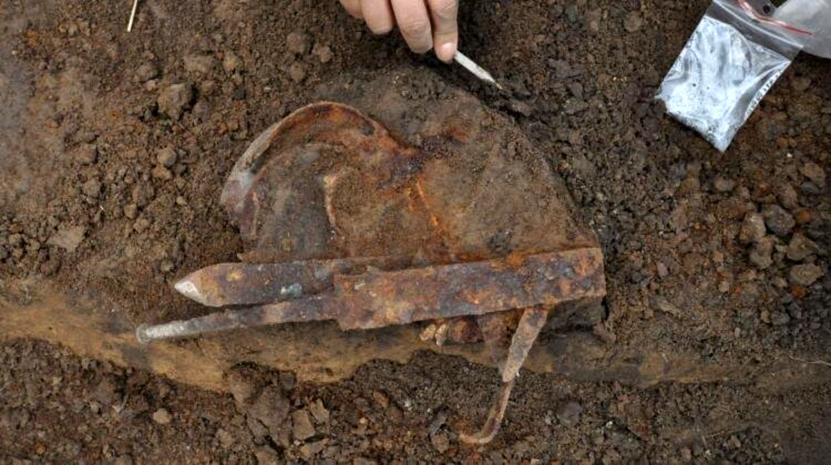 بقایای یک زن خون آشام در قبرستان کشف شد + تصاویر ترسناک