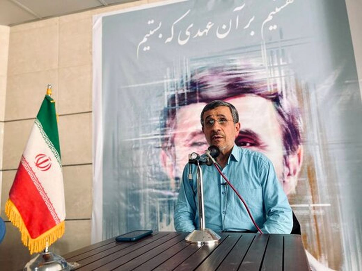 سخنرانی احمدی نژاد در پارکینگ منزل یک شهروند بوشهری