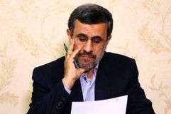 ادعای عجیب احمدی‌نژاد درباره واگذاری یک جزیره ایرانی به چین | نیروهای نظامی چینی به ایران می‌آیند!